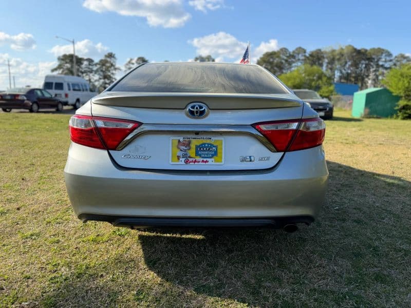 2016 Toyota Camry Hybrid SE Sedan 4D — photo 7 of 24