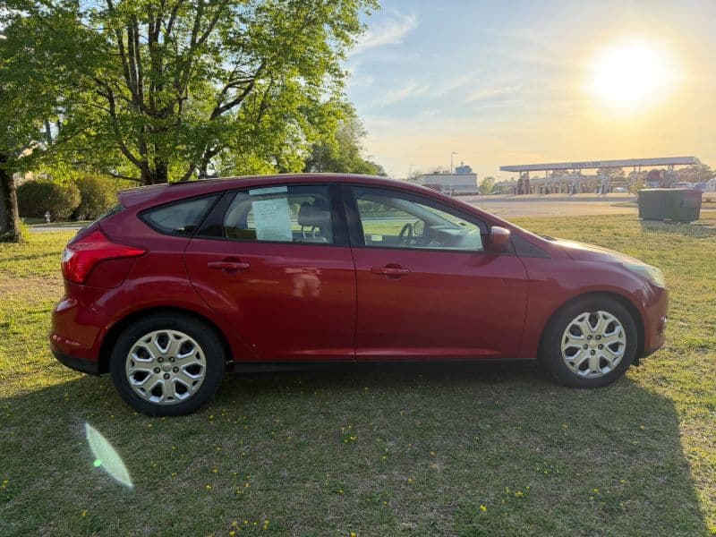 2012 Ford Focus SE Hatchback 4D — photo 25 of 25