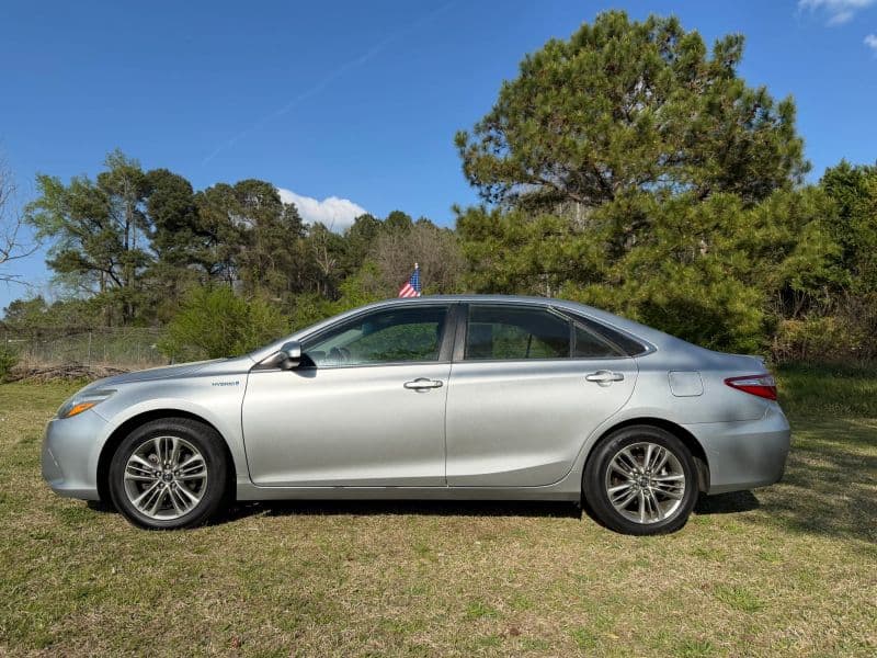 2016 Toyota Camry Hybrid SE Sedan 4D