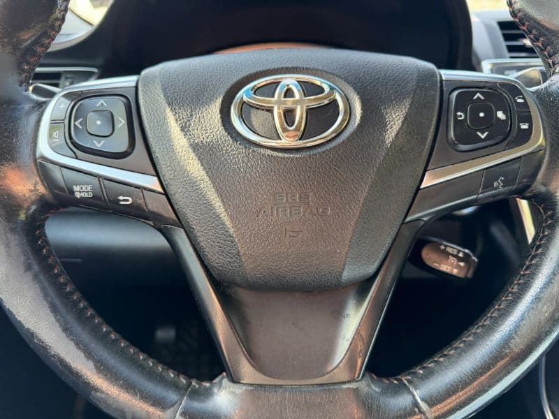 2016 Toyota Camry Hybrid SE Sedan 4D — photo 18 of 24
