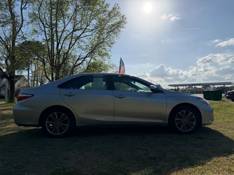 2016 Toyota Camry Hybrid SE Sedan 4D — photo 5 of 24