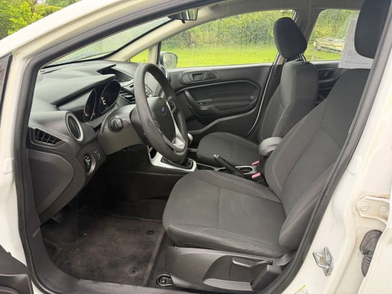 2017 Ford Fiesta SE Hatchback 4D — photo 13 of 24