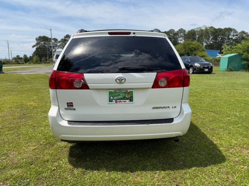 2006 Toyota Sienna LE Minivan 4D — photo 7 of 25