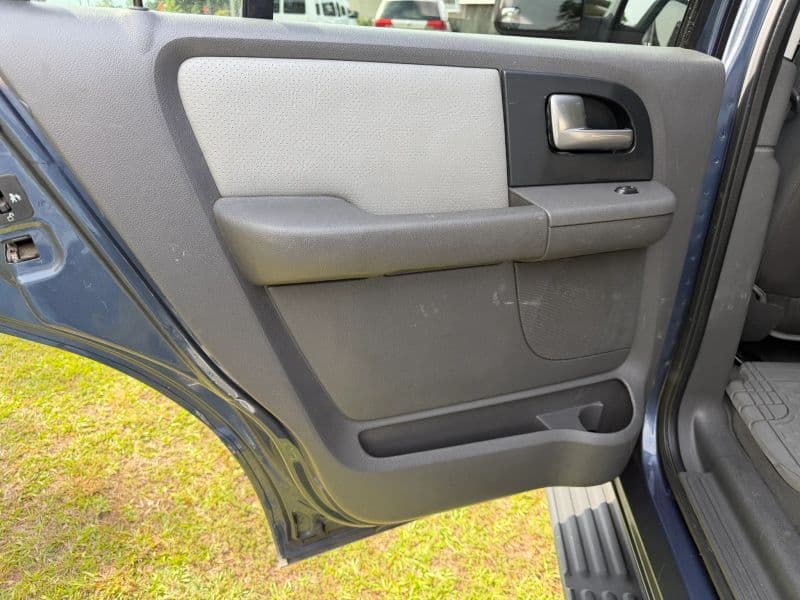 2003 Ford Expedition XLT Sport Utility 4D — photo 14 of 23