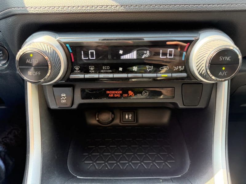 2019 Toyota RAV4 XLE Sport Utility 4D — photo 21 of 29