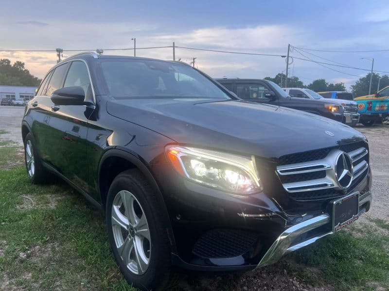 2018 Mercedes-Benz GLC GLC 300 4MATIC Sport Utility 4D — photo 2 of 12