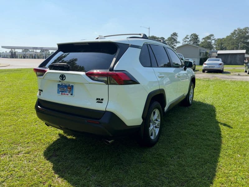 2019 Toyota RAV4 XLE Sport Utility 4D — photo 6 of 29